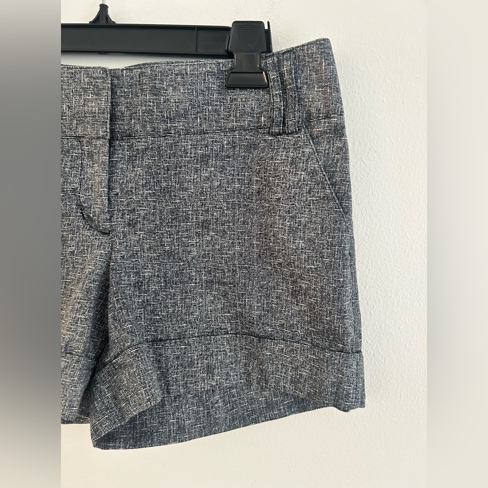 Express Black White Textured Cuffed Dress Shorts Size 6 - Picture 4 of 9